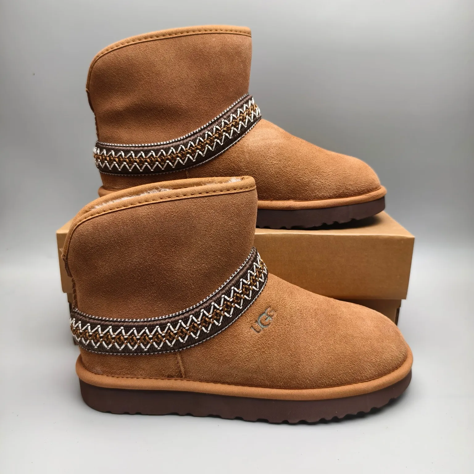 💰560 UGG sheepskin all-in-one snow boots 8262 ethnic style mid-calf boots Color: Maroon Black Size: 35-40